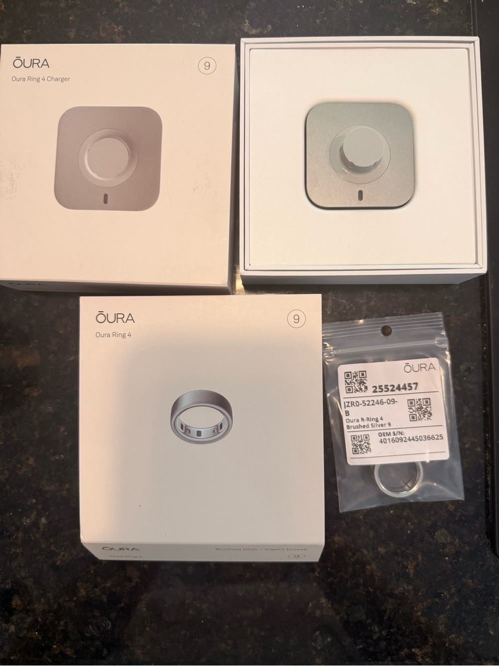 Oura Ring 4 with 2 Charger - Silver size 9